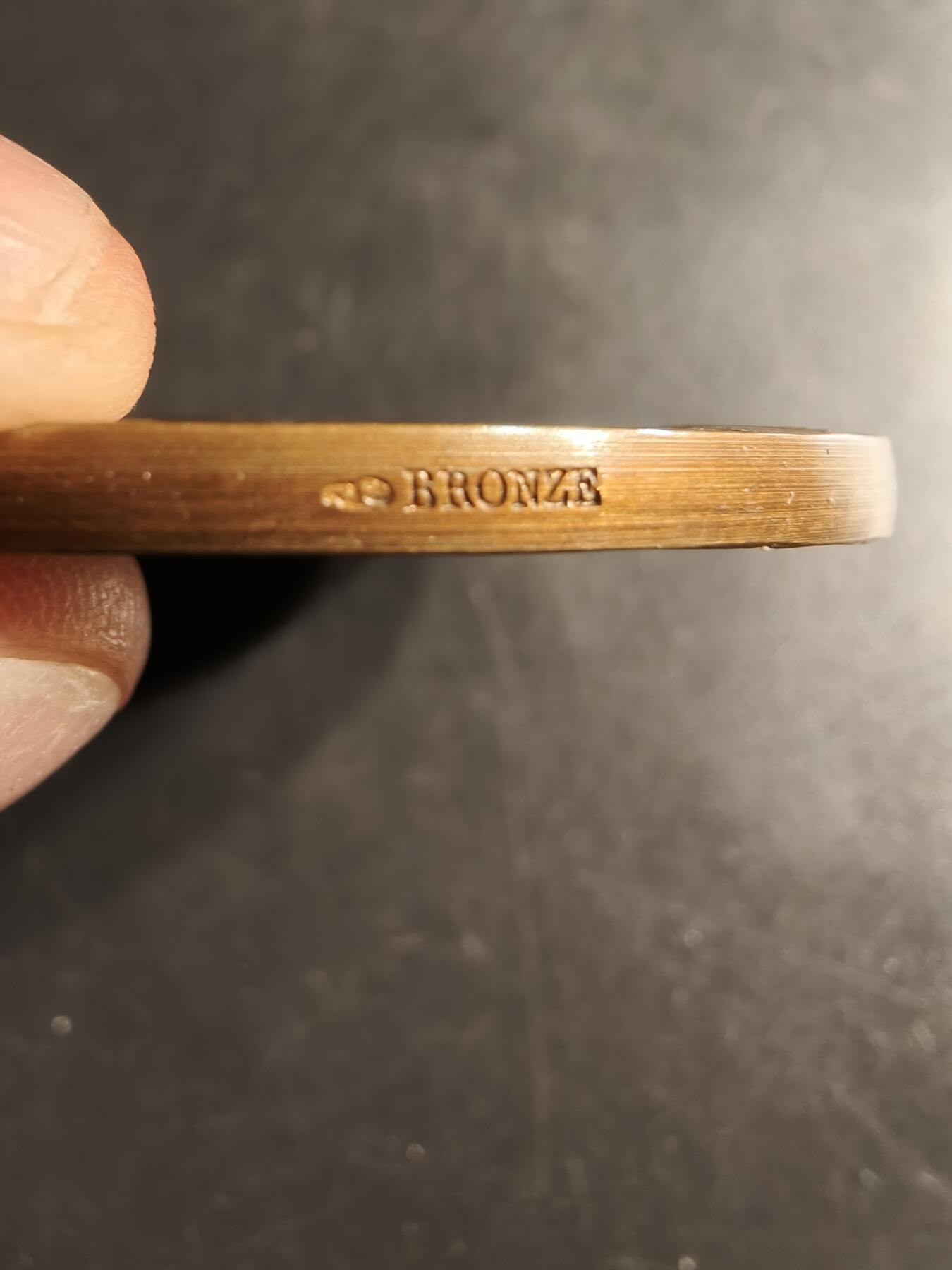 老王徽章第157期 法国巴黎1900世博会大铜章    大师夏普兰名作    直径64mm.   重量100g