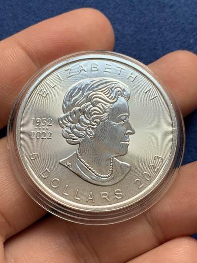 《竞宝斋》第429场 周日，周一，周二 3场连拍 （全场包邮） 加拿大2023年枫叶银币，六大投资银币之一，1盎司9999银。