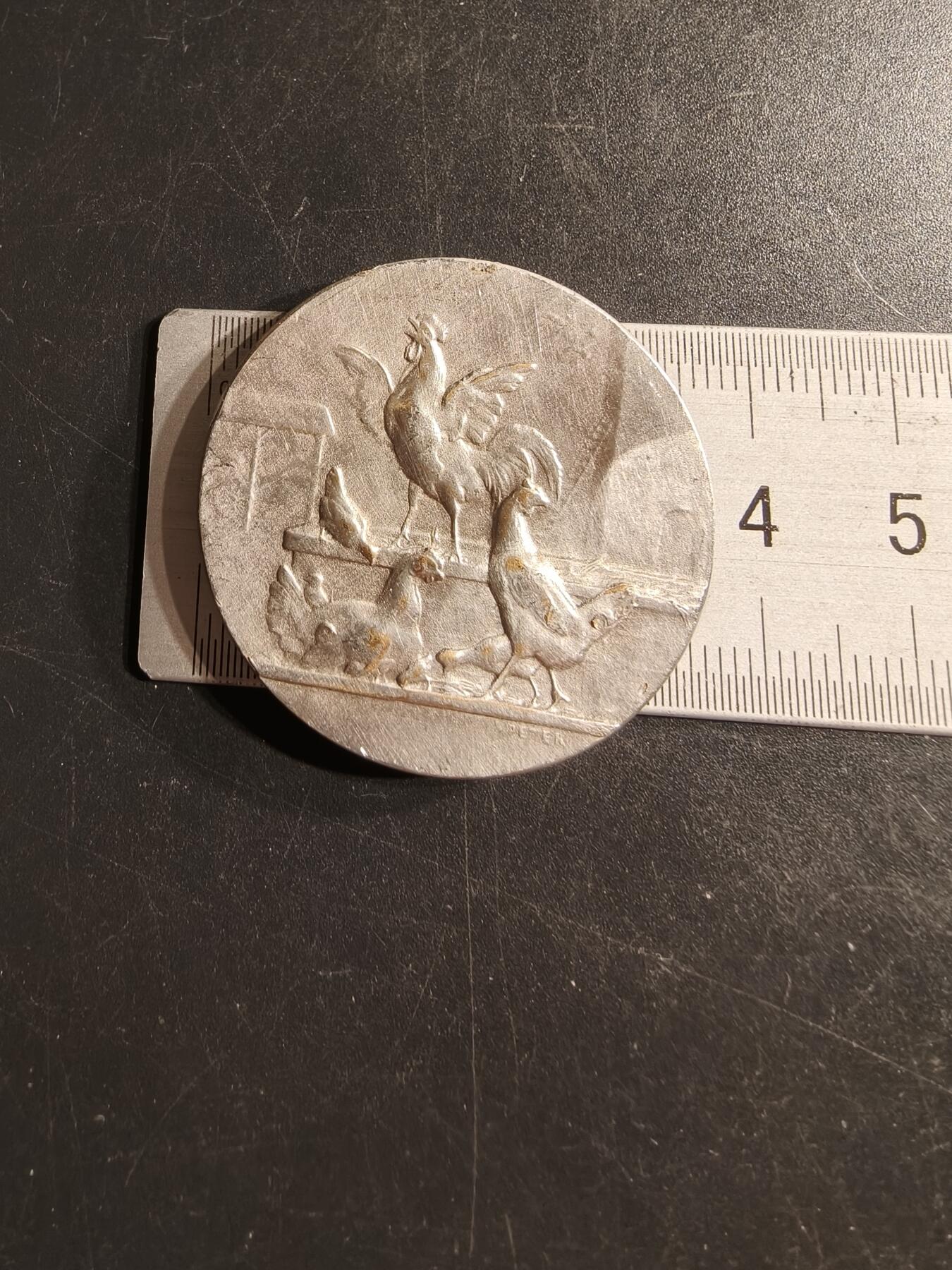 老王徽章第157期 法国尼埃弗雷农业协会镀银大铜章    直径38mm.   重量22.2g
