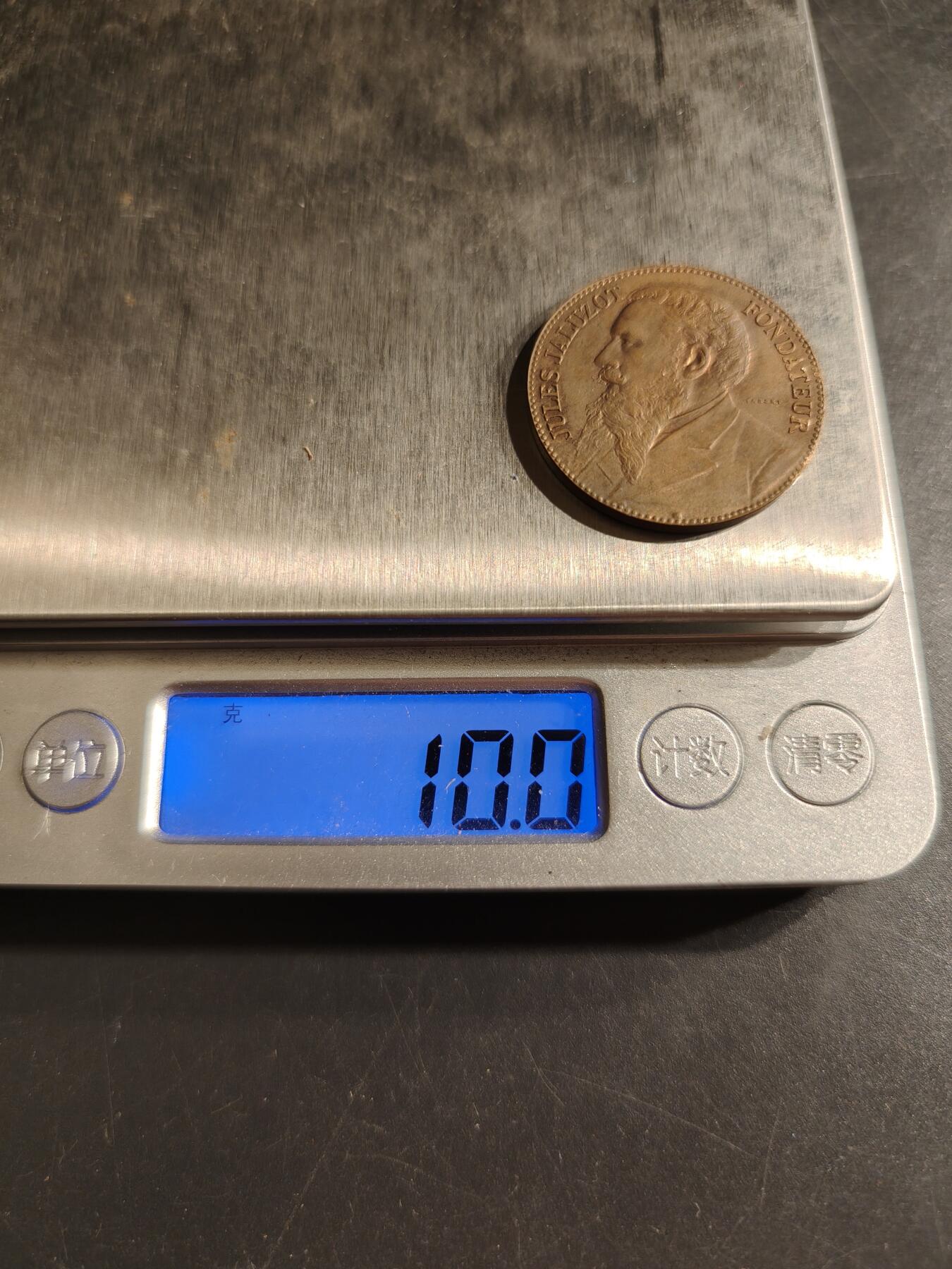 老王徽章第157期 法国巴黎春天百货25周年纪念章     直径29mm.   重量10g