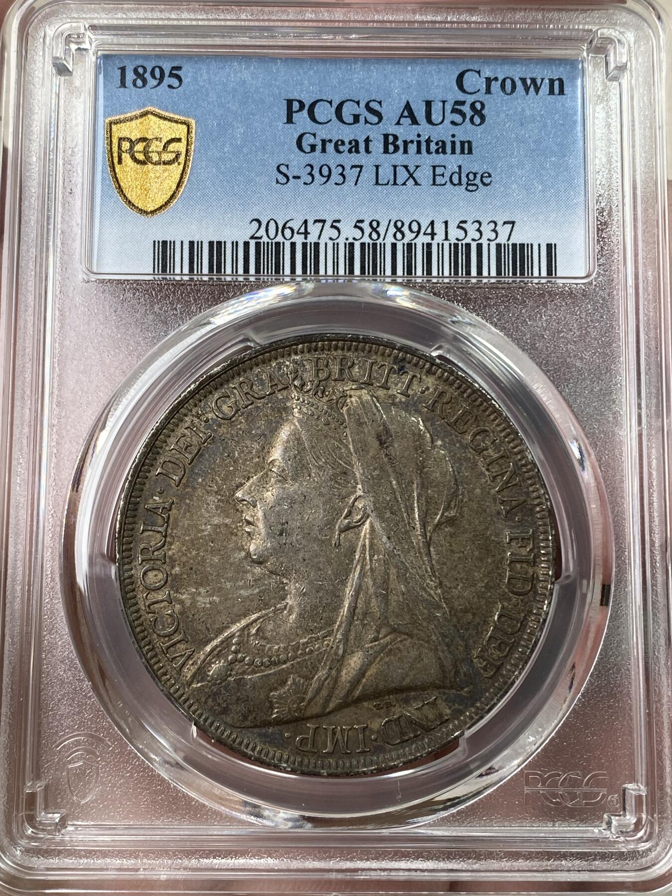 万国钱币拍卖第053期【万国秋季大拍上●周五周六两场连拍】 PCGS AU58 1895年LX英国维多利亚女皇披纱马剑克朗 少见年份迷人的烟熏和赤褐色色调包浆