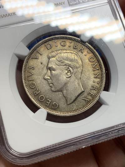 《竞宝斋》第429场 周日，周一，周二 3场连拍 （全场包邮） NGC AU58 英国1937年乔治六世半克朗银币，首年份，状态不错。
