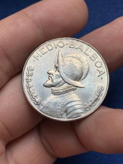 《竞宝斋》第429场 周日，周一，周二 3场连拍 （全场包邮） 巴拿马1970年1/2巴波亚银币 11.45克 好品