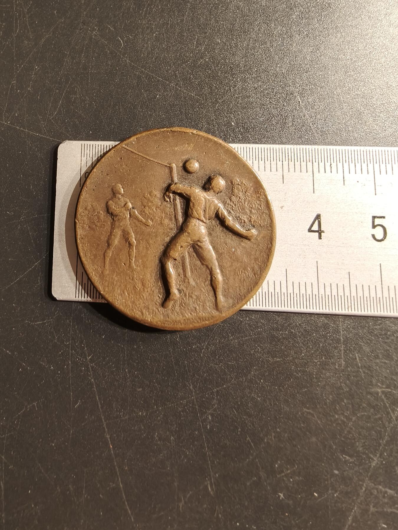 老王徽章第157期 法国排球大铜章     直径34mm.   重量14.2g