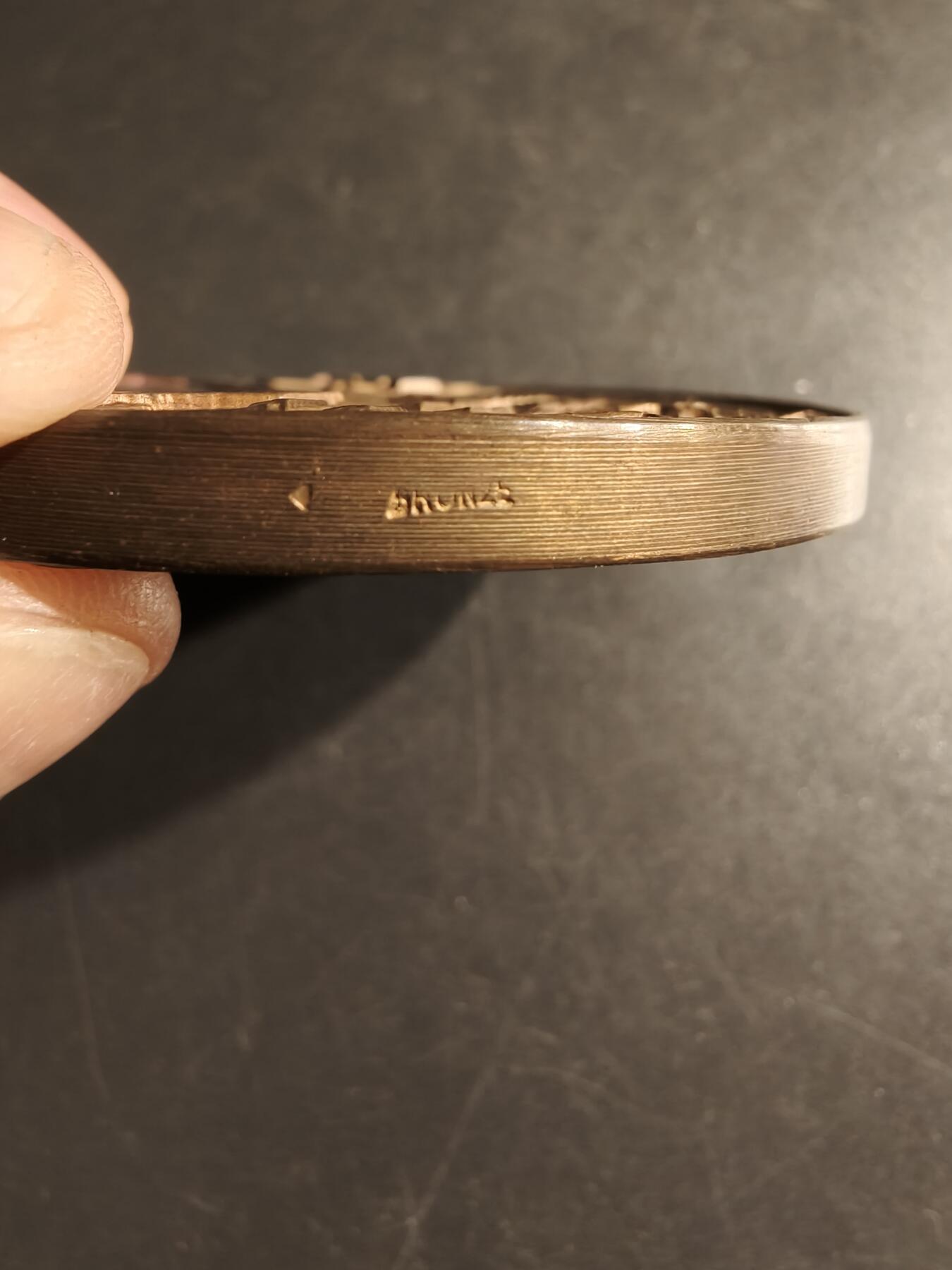 老王徽章第157期 法国里昂军事卫生学校大铜章     原盒     直径68mm.   重量162.9g.   高浮雕精美  