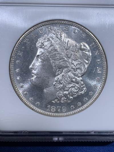 《竞宝斋》第429场 周日，周一，周二 3场连拍 （全场包邮） NGC MS65 美国 1879-S 摩根 银币 铸打精美 鹰面月牙型彩虹包浆