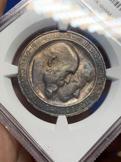 《竞宝斋》第429场 周日，周一，周二 3场连拍 （全场包邮） NGC MS63 德国1911年符腾堡王国威廉二世国王银婚3马克银币，原汁原味老包浆，味道币味道足，状态佳。