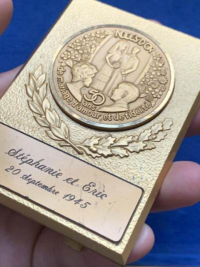 《竞宝斋》第429场 周日，周一，周二 3场连拍 （全场包邮） 五十周年结婚纪念章 总重约335.2克 100.5*72.5mm