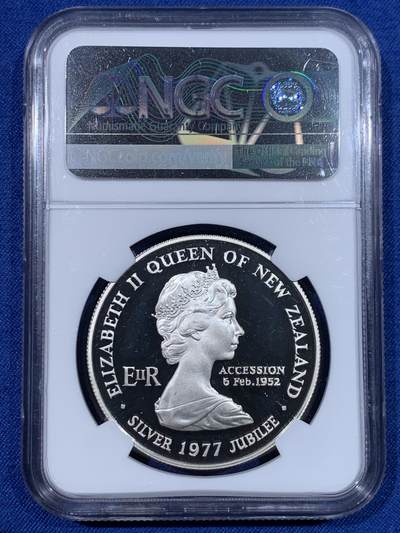 《竞宝斋》第429场 周日，周一，周二 3场连拍 （全场包邮） NGC PF66UC 新西兰1977年1元怀唐伊25周年纪念日精制银币 28.28g 925银 发行量2.7w，原拆送评，同品种同批送评太多导致压分