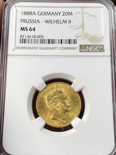 万国钱币拍卖第053期【万国秋季大拍下●周五周六两场连拍】 - NGC MS64 1888年德国普鲁士三皇之年威廉二世短翅流通20马克金币 单年发行 三皇系列中的名誉品种 丝绸底板黄金转光 7.96g 900金