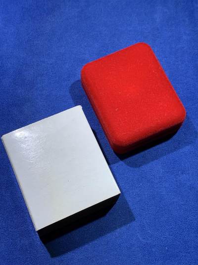 《竞宝斋》第429场 周日，周一，周二 3场连拍 （全场包邮） 澳大利亚1996年蜂鸟熊猫镶嵌银币，含纯银1盎司，镶嵌0.5克黄金，发行1.5万枚，为北京国际钱币展而发行，金银价飞涨，值得入手