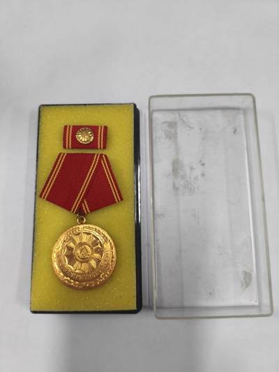 韵星假日拍卖第二十八期 -- Rimey Holidays Auction 28 - 民主德国特等一级内务部武装力量忠诚服役奖章 带原盒略