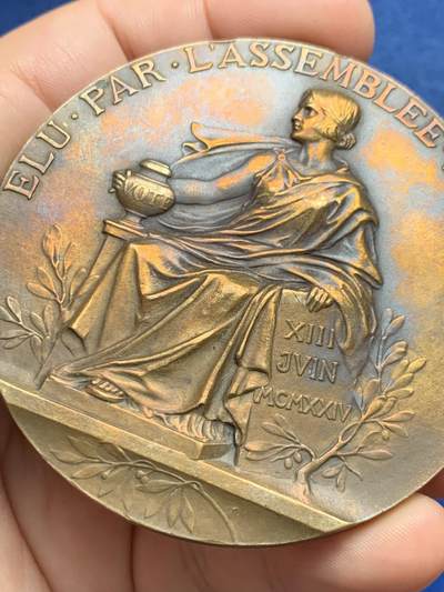 《竞宝斋》第429场 周日，周一，周二 3场连拍 （全场包邮） 1924年法国加斯东·杜梅格当选总统纪念铜章 154.6克 71.5mm 丰饶角铜标