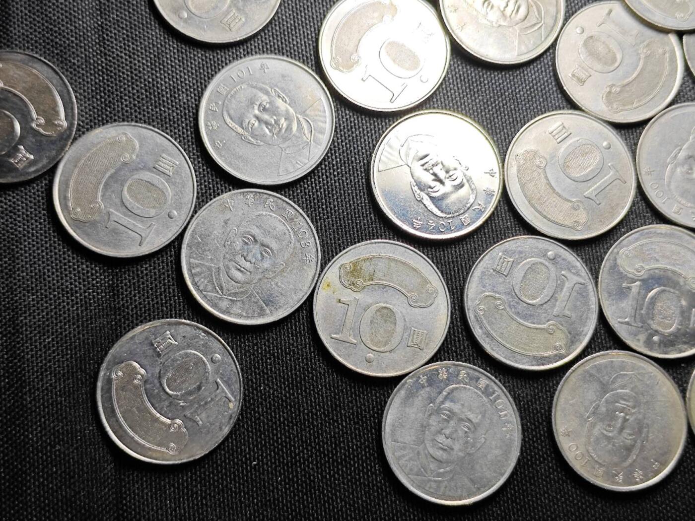 KK钱币收藏小铺  （套币 批量/好品散币 银币）专场  2月预留时间 周末发货  中国台湾省10元一组36枚