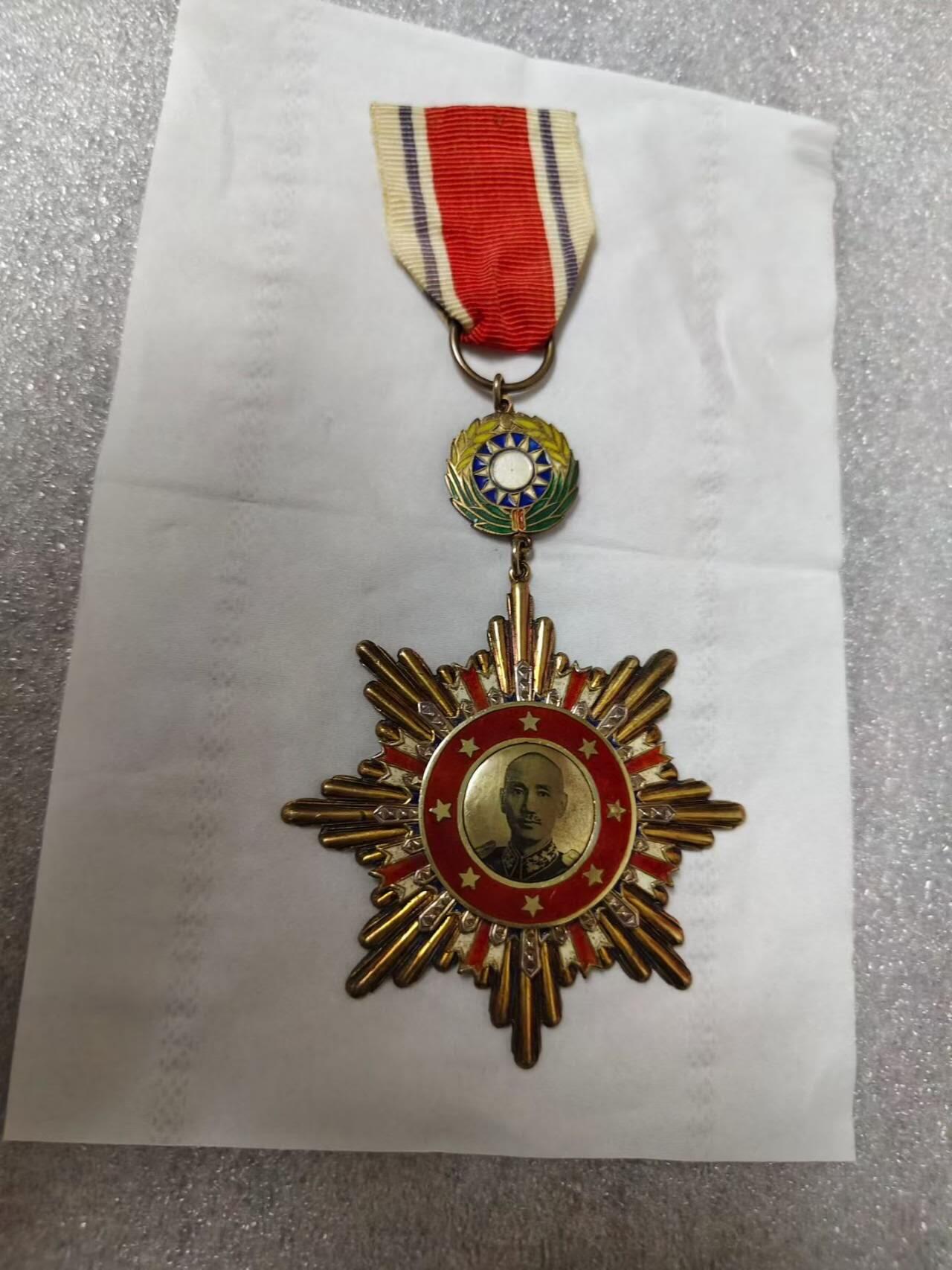 民国八年抗战胜利原绶带。证书不包含在内