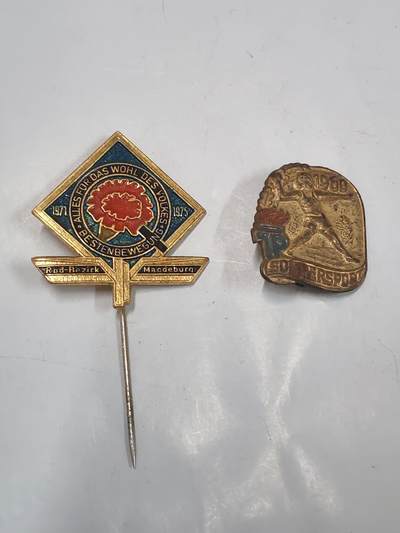 韵星假日拍卖第二十八期 -- Rimey Holidays Auction 28 - 民主德国徽章一组