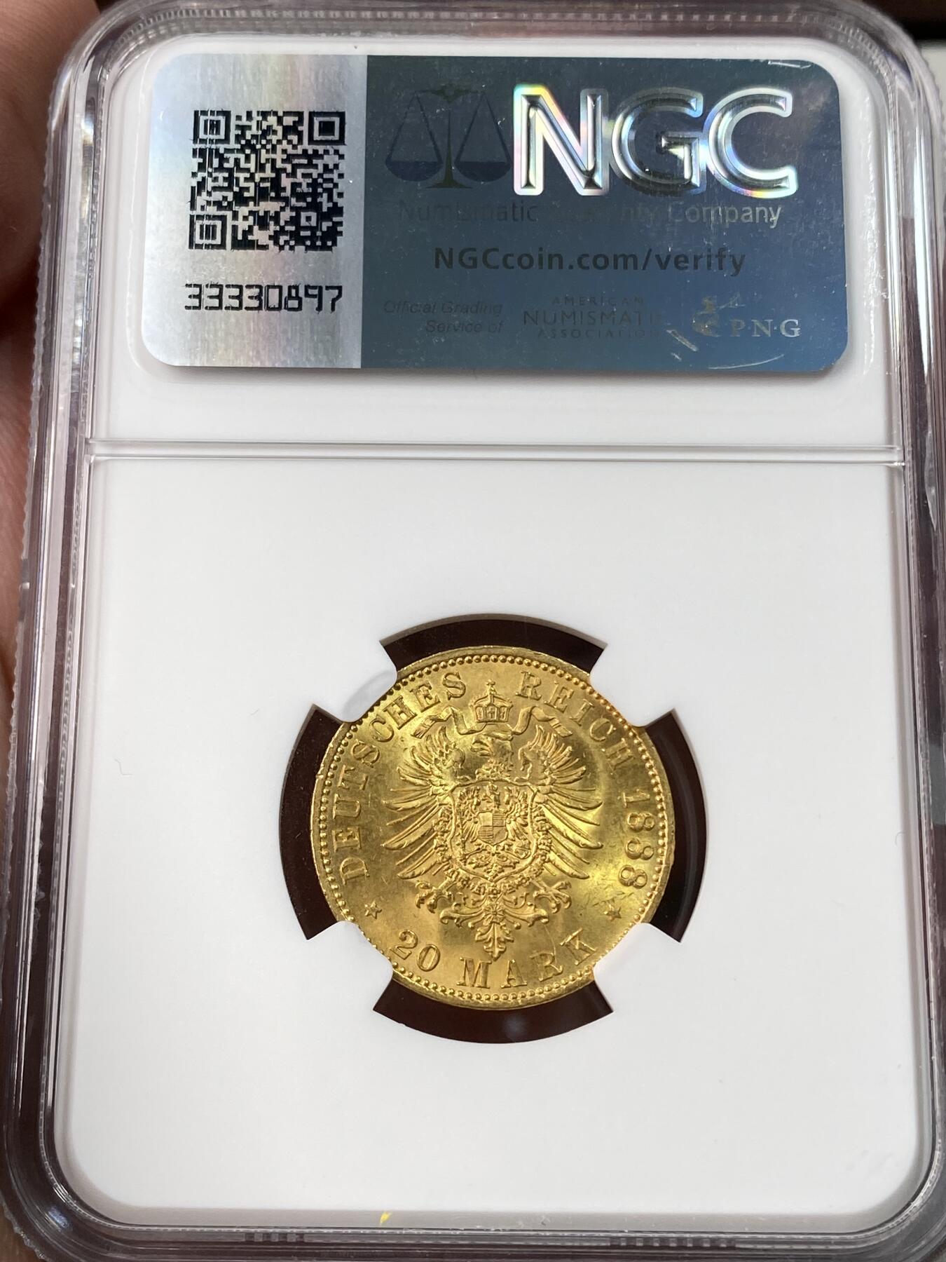 万国钱币拍卖第053期【万国秋季大拍下●周五周六两场连拍】 NGC MS64 1888年德国普鲁士三皇之年威廉二世短翅流通20马克金币 单年发行 三皇系列中的名誉品种 丝绸底板黄金转光 7.96g 900金