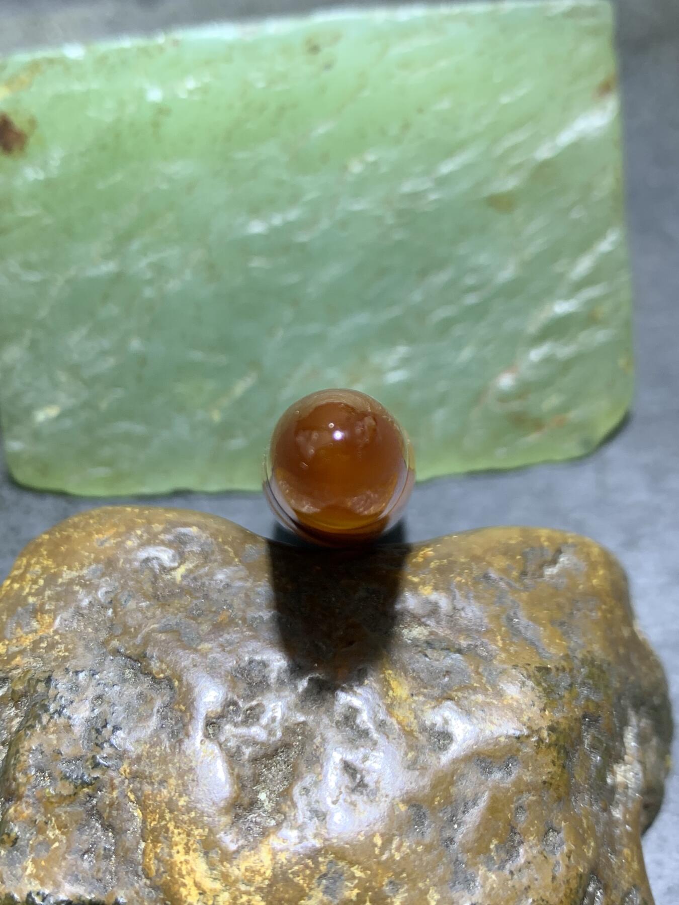 缠丝玛瑙雕刻通货子 弹头吊坠一个，