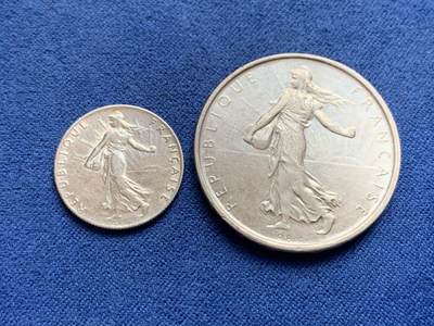 《竞宝斋》第429场 周日，周一，周二 3场连拍 （全场包邮） 两枚银币一组 法国播种女神 1919年50分+1963年5法郎 总重约14.5克
