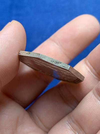 《竞宝斋》第429场 周日，周一，周二 3场连拍 （全场包邮） 法国海妖八角系列银章之二，30mm，13.85克，油灯边铭，正面为三个从水面跃出的海妖，背面为原野中奔跑的猎犬。传说海中常常能见到用歌声勾人魂魄的海妖，而海员带忠诚的狗狗上船，关键时刻会用吠叫声吓退海妖，稀少原铸