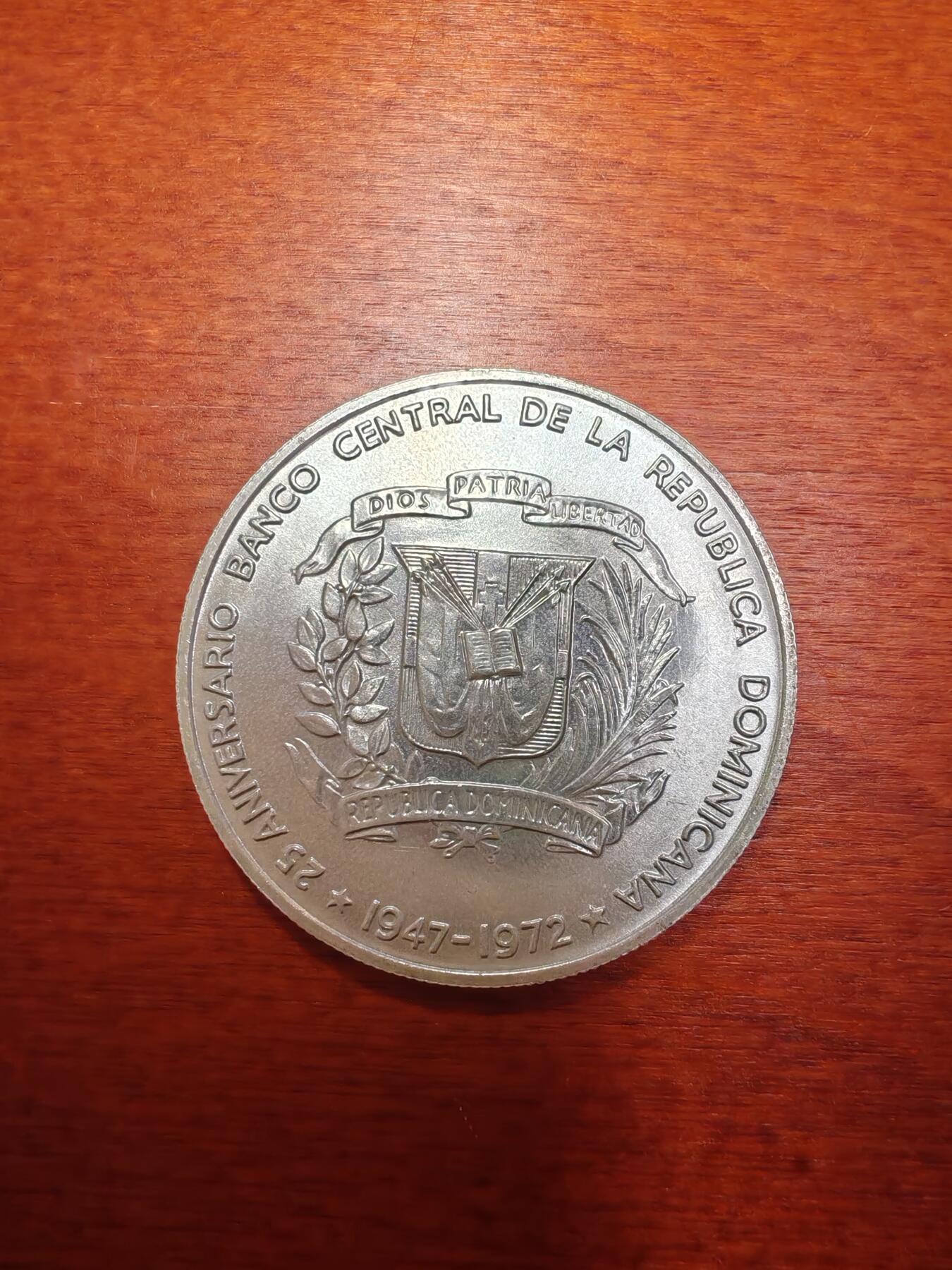 长老汇蛇年精选第六十四场拍卖 1972南美国家多米尼加银行1比索银币，26.7克900银，热门
