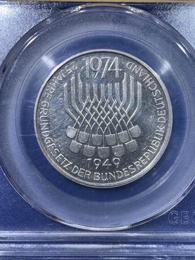 《竞宝斋》第429场 周日，周一，周二 3场连拍 （全场包邮） 两枚一组 公博 MS63 委内瑞拉1960年1玻利瓦尔银币+公博 MS65 德国1974年5马克银币-纪念联邦宪法25周年 11.2克