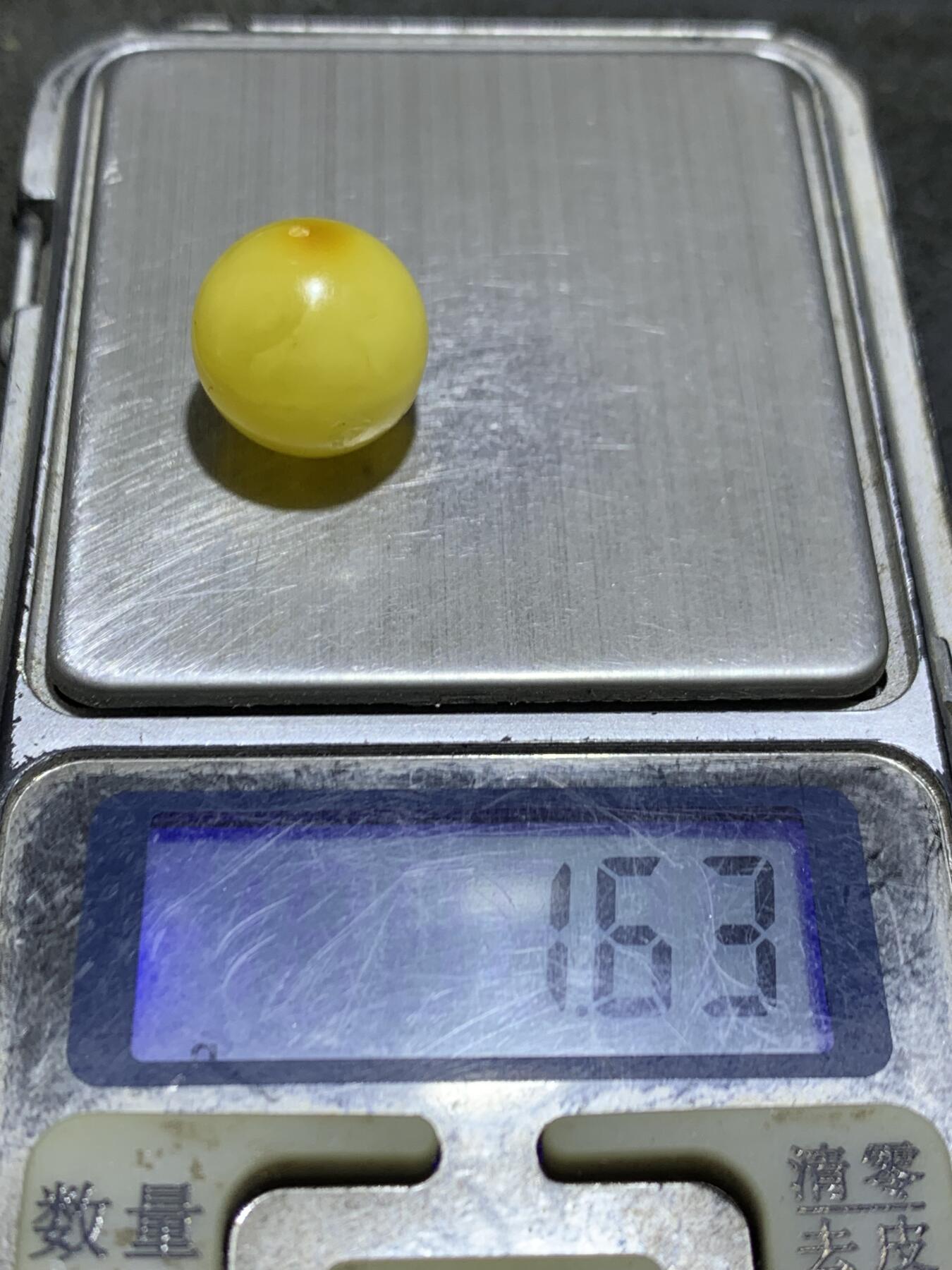 天然乌克兰原矿蜜蜡通货圆珠一颗，