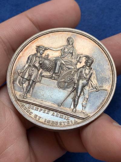 《竞宝斋》第429场 周日，周一，周二 3场连拍 （全场包邮） 1903年(刻字) 英国维多利亚高地农业协会奖章 纪念银章 45.6克 44.6mm