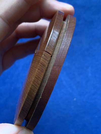 《竞宝斋》第429场 周日，周一，周二 3场连拍 （全场包邮） 1940年贝当元帅铜章 此章专赠维希政府高级行政官员（尤其是大区总督层级），1944年解放后，此类章多被持有人销毁，存世品相非常好，罕见。62.7mm，114.5克，外盒有裂，细节见图。