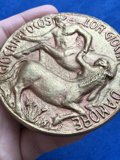 《竞宝斋》第429场 周日，周一，周二 3场连拍 （全场包邮） 人马造型 纪念章  266.9克 82mm 线条粗狂 高浮雕 大直径 重量达到了半斤