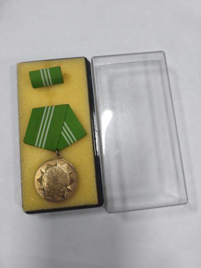 韵星假日拍卖第二十八期 -- Rimey Holidays Auction 28 - 民主德国银级内务部武装力量忠诚服役奖章 带原盒略