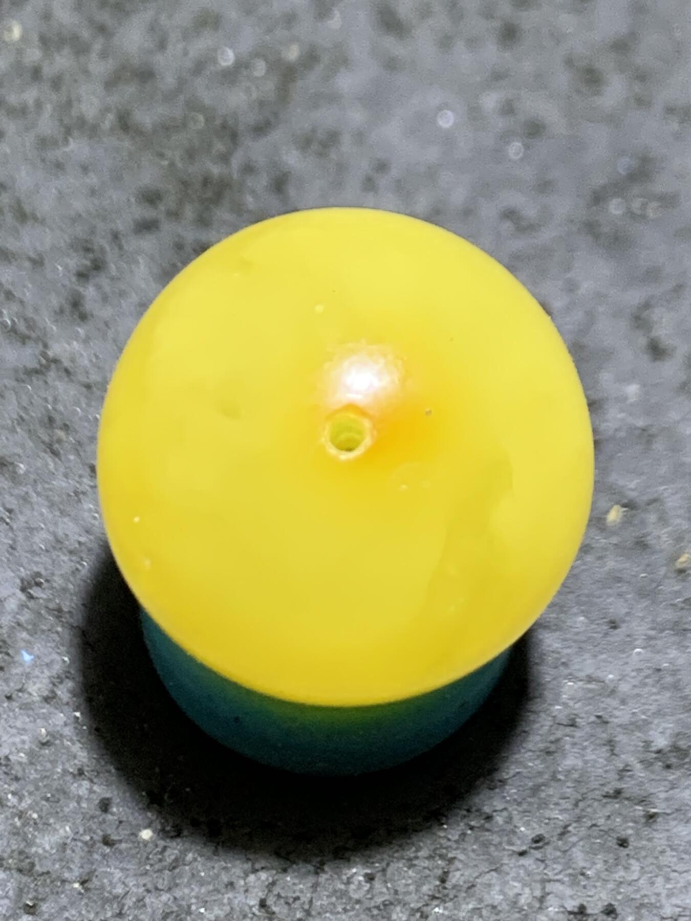 天然乌克兰原矿蜜蜡通货圆珠一颗，