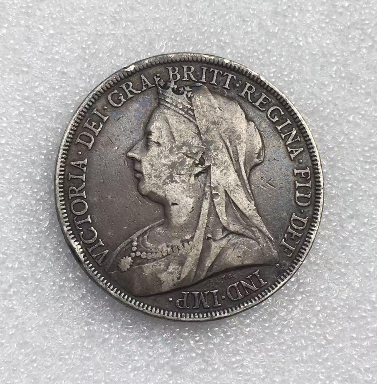 世界钱币专场拍卖 每周二开拍 1900年英国维多利亚女王披纱马剑一克朗流通银币 28克 92.5%银
