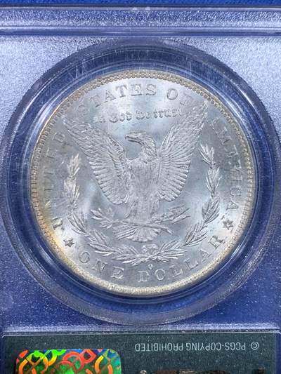 《竞宝斋》第429场 周日，周一，周二 3场连拍 （全场包邮） PCGS MS63 美国1883-O版摩根银币一元，少见绿色老盒子，底板干净，霜感十足，背面微黄油彩，很舒服的一枚