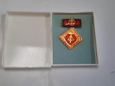 韵星假日拍卖第二十八期 -- Rimey Holidays Auction 28 - 民主德国个人积极劳动分子 带原盒