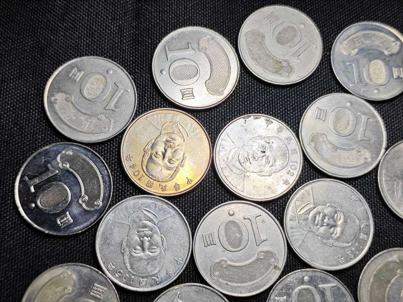 KK钱币收藏小铺  （套币 批量/好品散币 银币）专场  2月预留时间 周末发货  中国台湾省10元一组36枚