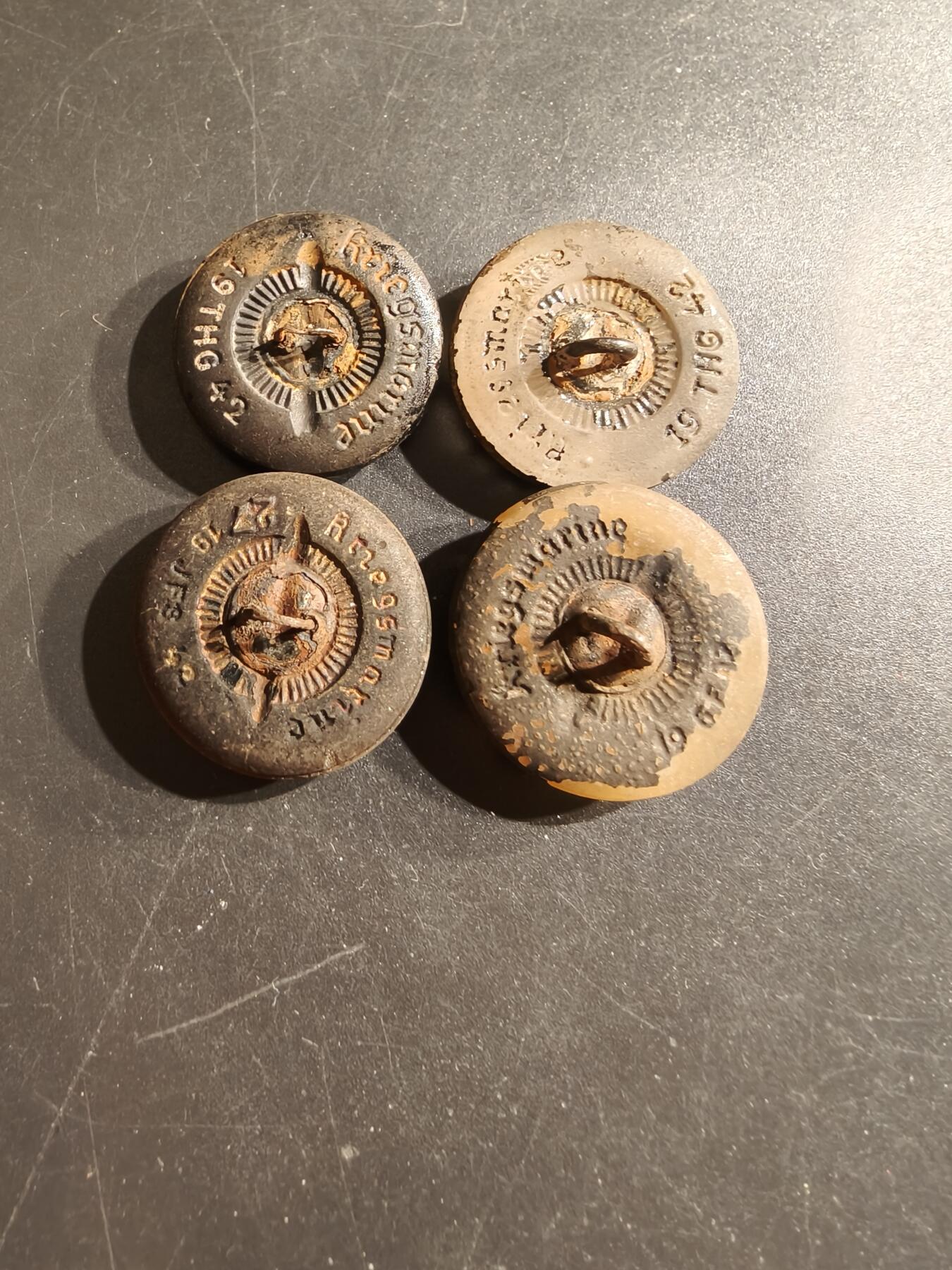 老王徽章第157期 德国一战海军大尺寸铜扣一组     26mm.    4枚