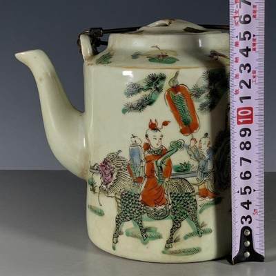 粉彩麒麟送子 人物图纹提梁壶 粉彩麒麟送子 人物图纹提梁壶