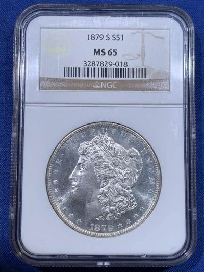 《竞宝斋》第429场 周日，周一，周二 3场连拍 （全场包邮） - NGC MS65 美国 1879-S 摩根 银币 铸打精美 鹰面月牙型彩虹包浆
