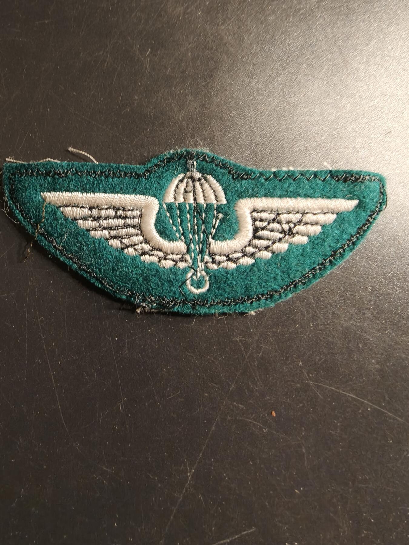 老王徽章第157期 希腊陆军空降兵伞降技能章    布质