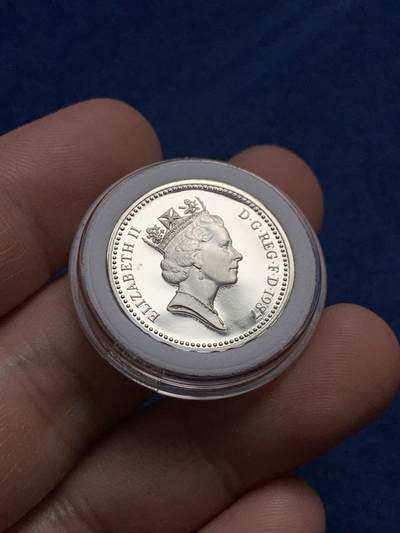 《竞宝斋》第429场 周日，周一，周二 3场连拍 （全场包邮） 英国1987年精制一磅银币 发行量5万枚 925银 9.5克