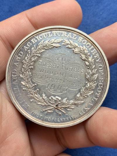 《竞宝斋》第429场 周日，周一，周二 3场连拍 （全场包邮） 1903年(刻字) 英国维多利亚高地农业协会奖章 纪念银章 45.6克 44.6mm