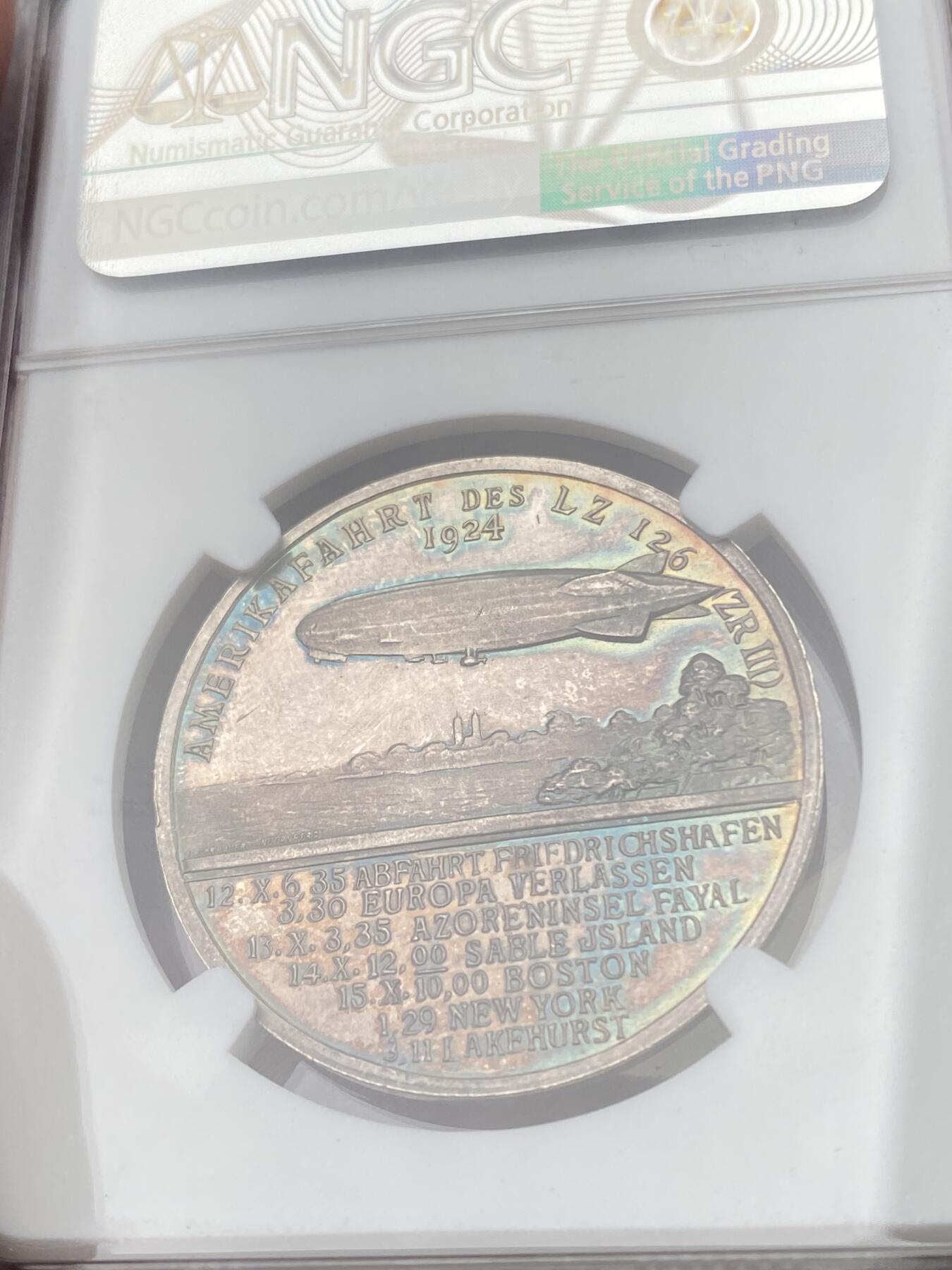 万国钱币拍卖第053期【万国秋季大拍上●周五周六两场连拍】 NGC MS62 1924年德国齐柏林伯爵飞艇成功环绕地球纪念银章 渐变式七彩非常赞