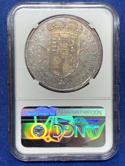 《竞宝斋》第429场 周日，周一，周二 3场连拍 （全场包邮） NGC MS61 意大利托斯卡纳大公国1789年10Pao大银币。极具潜力的品种，正面为后来当上神罗皇帝的Leopold II，身穿戎装并佩戴金羊毛骑士团徽章。背面为繁复精美的奥地利托斯卡纳混合盾徽。此时年轻的皇帝正在托斯卡纳历练。2010年一枚62分在HA拍出了2400美元落槌，算上佣金在2.1万人民币左右。当时看裸币购买，感觉有62并带PL效果。最后NGC仅给61