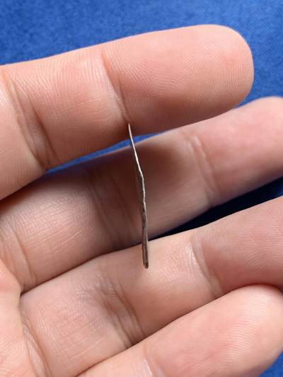 《竞宝斋》第429场 周日，周一，周二 3场连拍 （全场包邮） 英格兰1604年詹姆斯一世6便士银币，早期打制币，年份和部分铭文清晰可见。币有变形，细节见图。