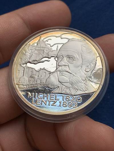 《竞宝斋》第429场 周日，周一，周二 3场连拍 （全场包邮） 卢森堡 1997年 本土诗人兰兹 20欧元精制银币  背面盾徽大马剑，有氧化，重量23克。