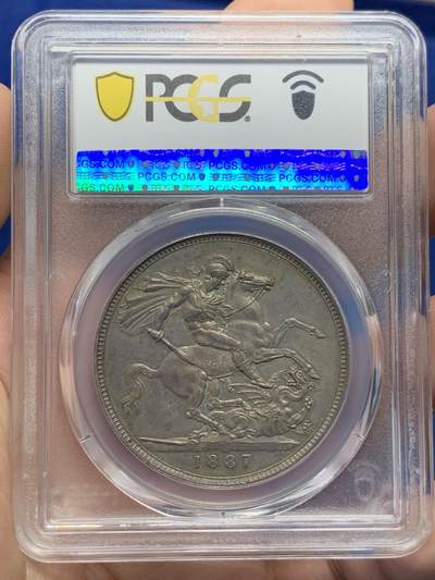《竞宝斋》第429场 周日，周一，周二 3场连拍 （全场包邮） PCGS MS62 英国1887年维多利亚高冠马剑克朗银币，正反深灰色自然包浆，人物细节清晰，背面马剑骑士肌肉极美展现，底光均匀，同分顶级状态，不可多得的藏品