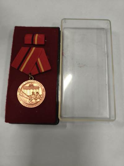 韵星假日拍卖第二十八期 -- Rimey Holidays Auction 28 - 民主德国铜级工人阶级战斗队功绩奖章 带原盒略
