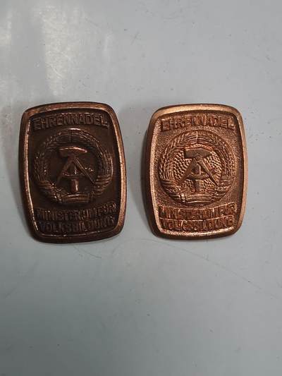韵星假日拍卖第二十八期 -- Rimey Holidays Auction 28 - 民主德国市政徽章一组