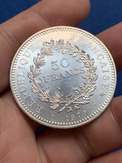 《竞宝斋》第429场 周日，周一，周二 3场连拍 （全场包邮） 法国1979年大力神50法郎银币 30g 900银 未流通品带光